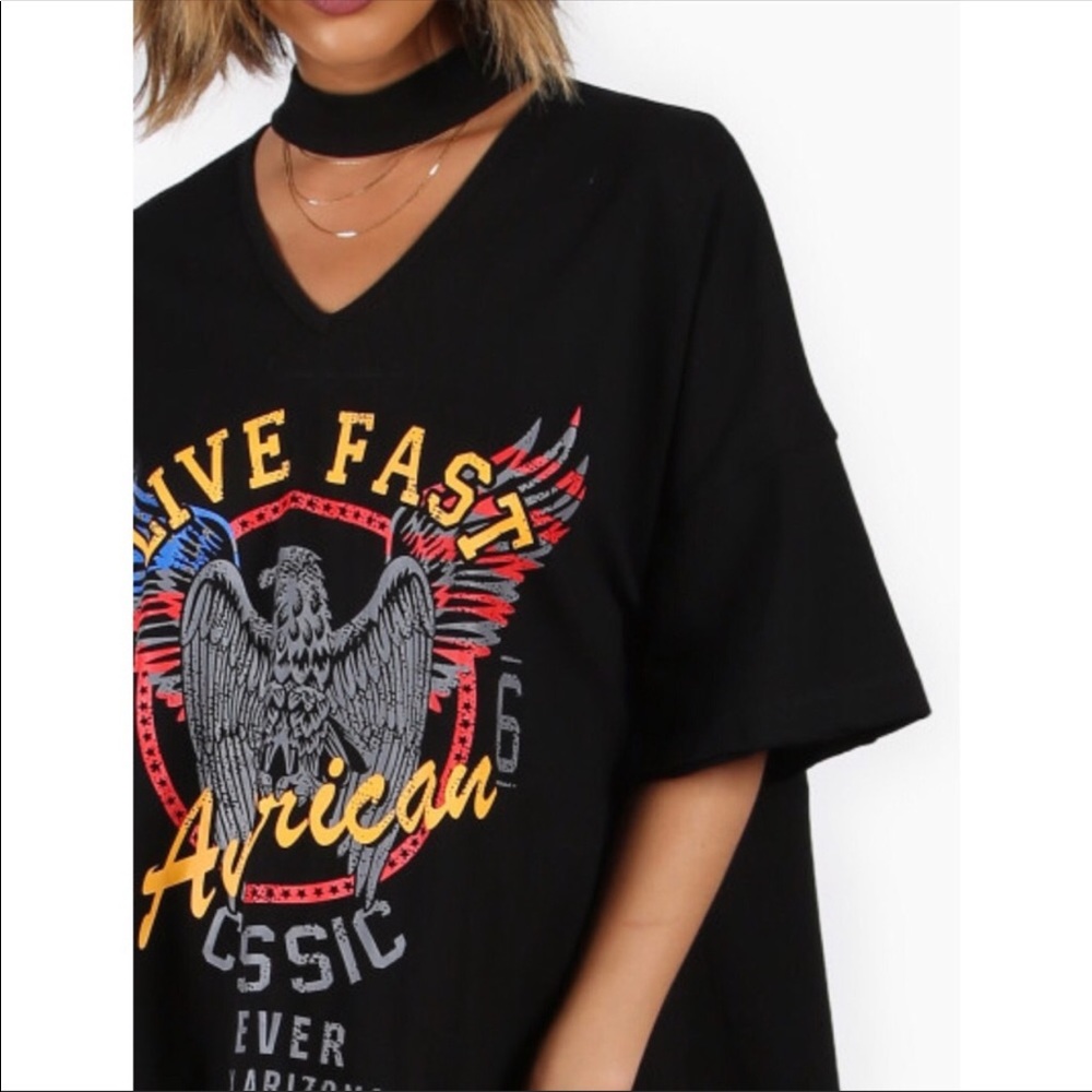 Graphic Cut Out V-Neck Tee - Picture 4 of 5